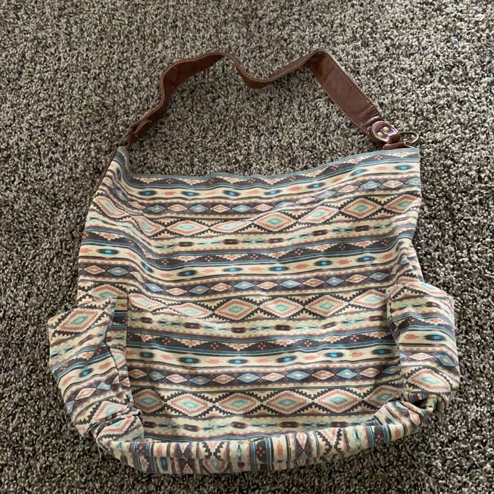 Mossimo Supply Co large Aztec print bucket bag with 3 small pockets